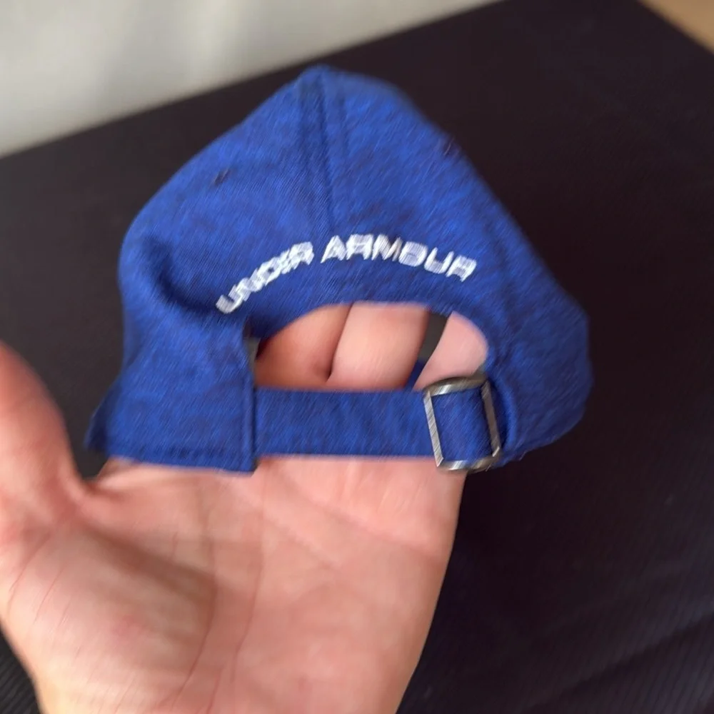 Under Armour hat, size youth, or men small